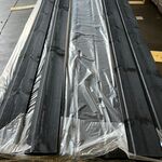 Ca. 125x Channelsiding Zwart Gecoat, 18x140mm, lengte 300cm